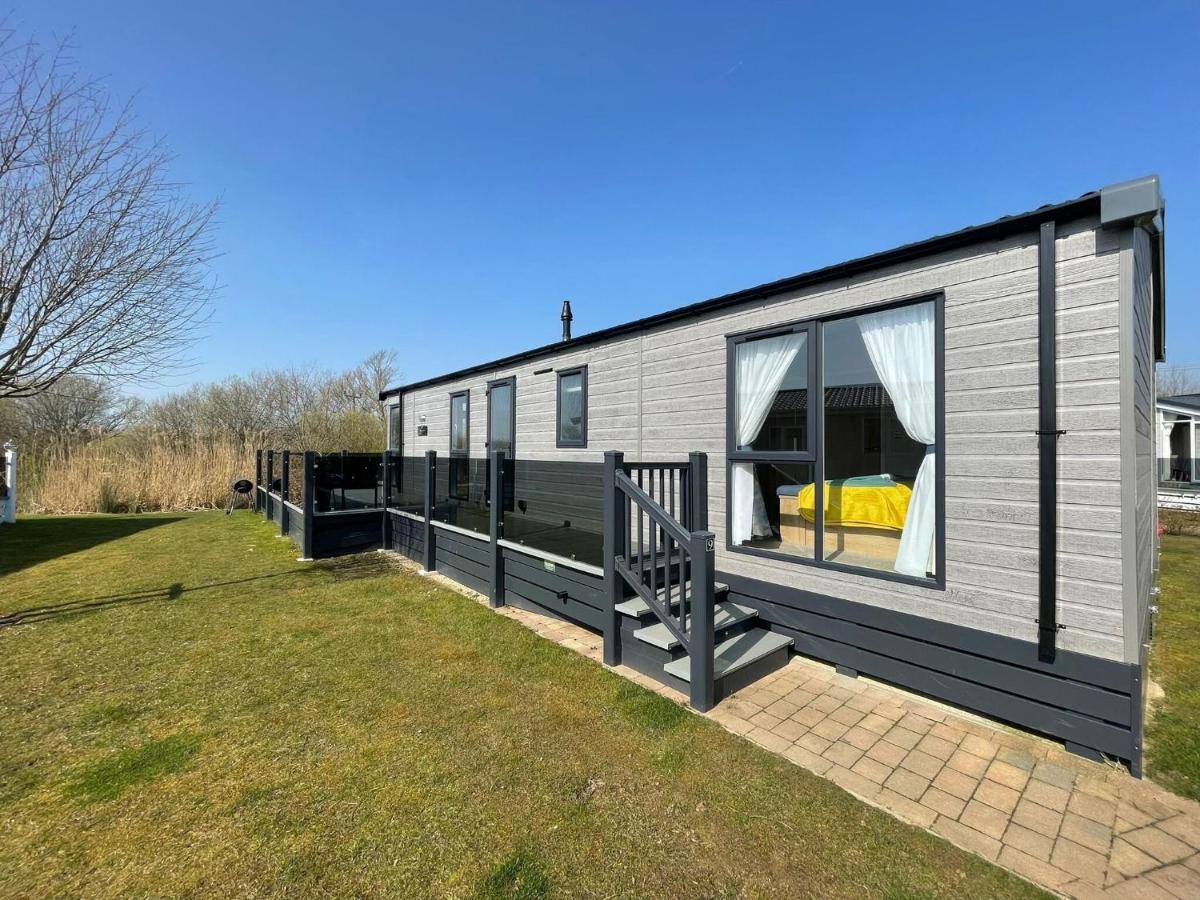 Indulgence Lakeside Lodge I3 With Hot Tub, Private Fishing Peg Situated At Tattershall Lakes Country Park מראה חיצוני תמונה