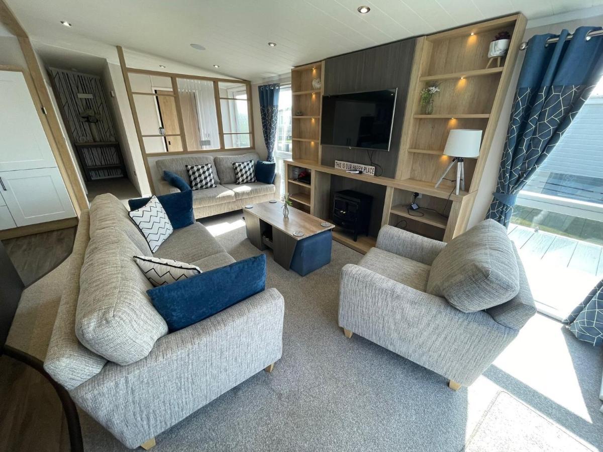 Indulgence Lakeside Lodge I3 With Hot Tub, Private Fishing Peg Situated At Tattershall Lakes Country Park מראה חיצוני תמונה