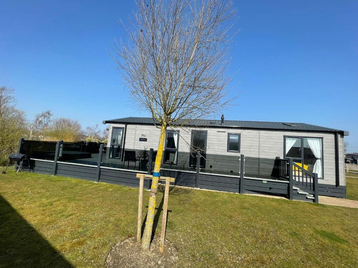 Indulgence Lakeside Lodge I3 With Hot Tub, Private Fishing Peg Situated At Tattershall Lakes Country Park מראה חיצוני תמונה