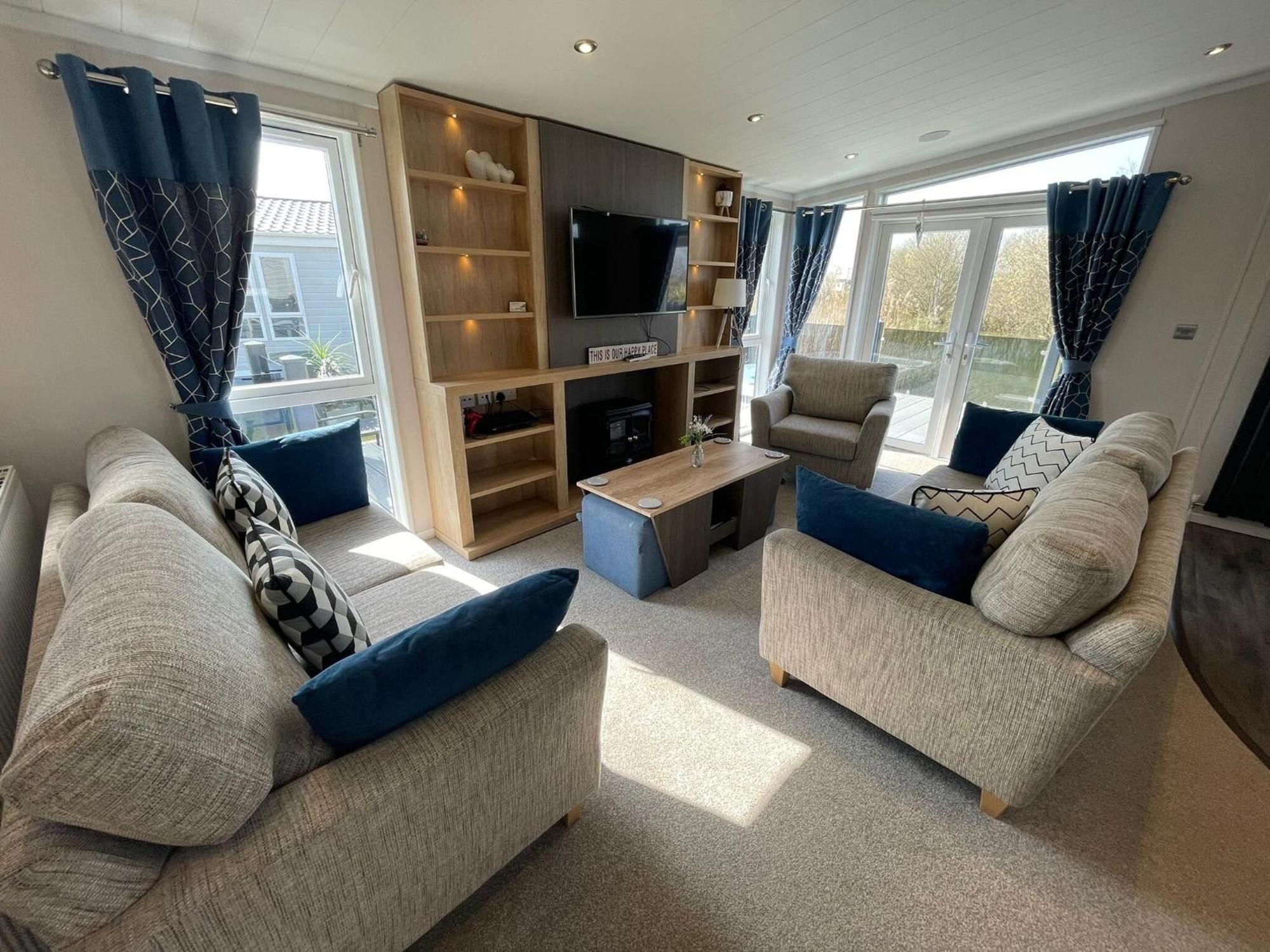 Indulgence Lakeside Lodge I3 With Hot Tub, Private Fishing Peg Situated At Tattershall Lakes Country Park מראה חיצוני תמונה