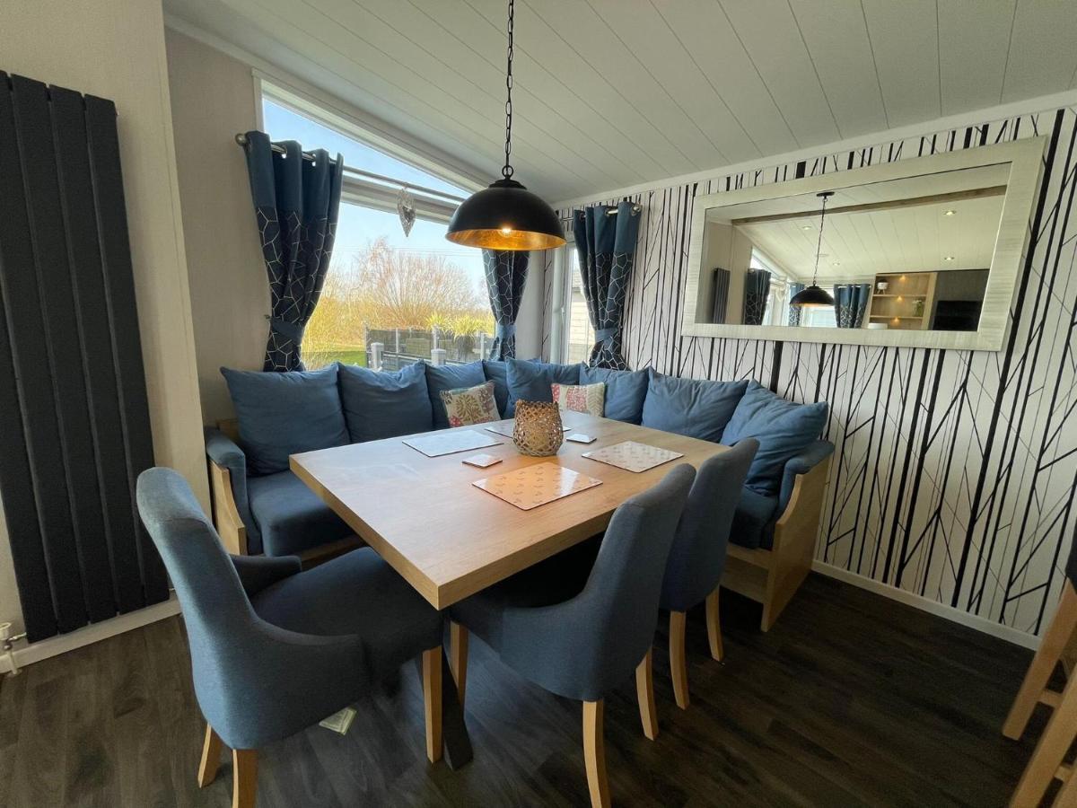 Indulgence Lakeside Lodge I3 With Hot Tub, Private Fishing Peg Situated At Tattershall Lakes Country Park מראה חיצוני תמונה
