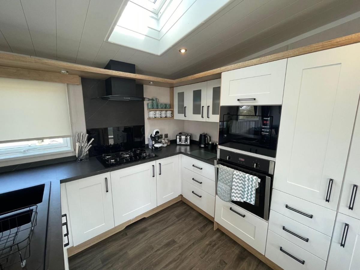 Indulgence Lakeside Lodge I3 With Hot Tub, Private Fishing Peg Situated At Tattershall Lakes Country Park מראה חיצוני תמונה
