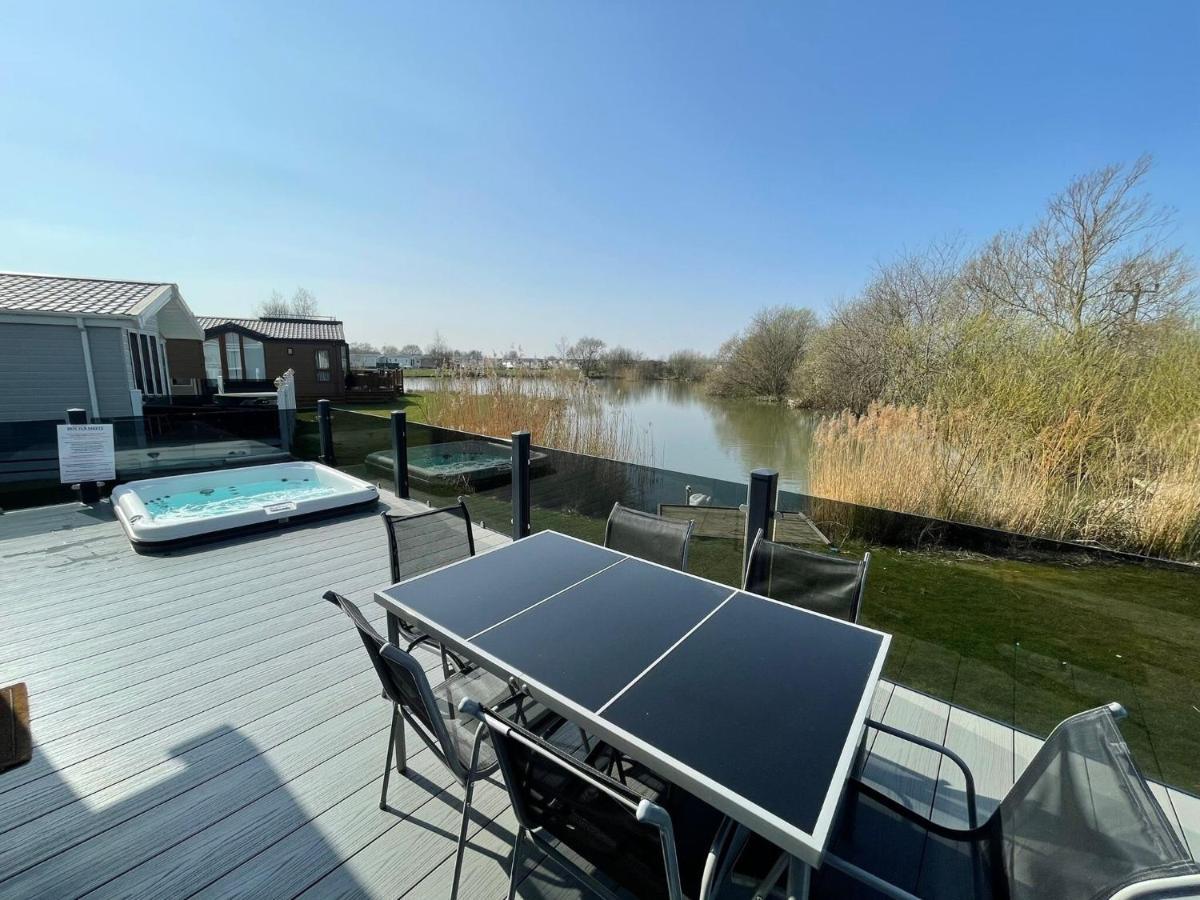 Indulgence Lakeside Lodge I3 With Hot Tub, Private Fishing Peg Situated At Tattershall Lakes Country Park מראה חיצוני תמונה