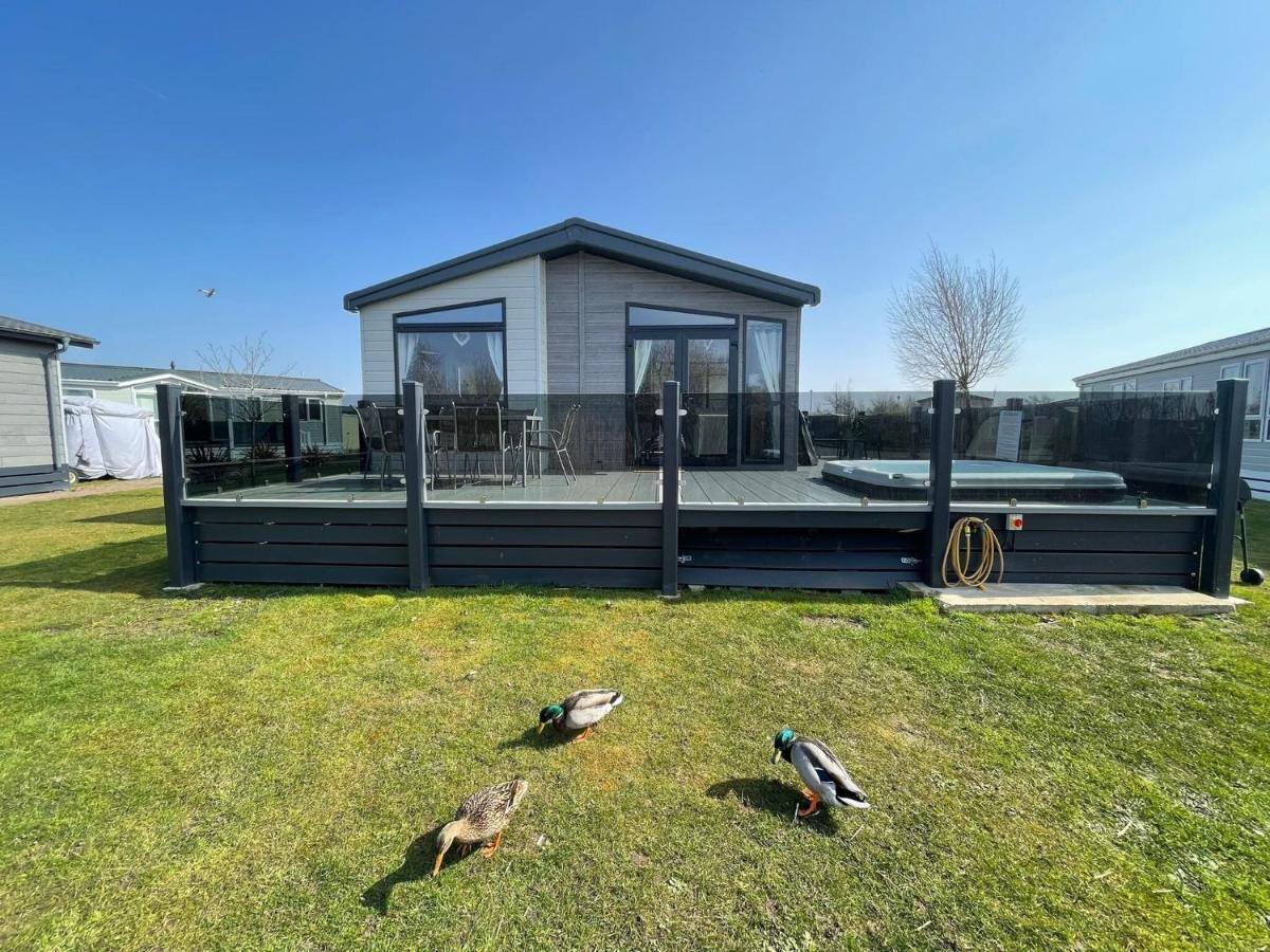 Indulgence Lakeside Lodge I3 With Hot Tub, Private Fishing Peg Situated At Tattershall Lakes Country Park מראה חיצוני תמונה