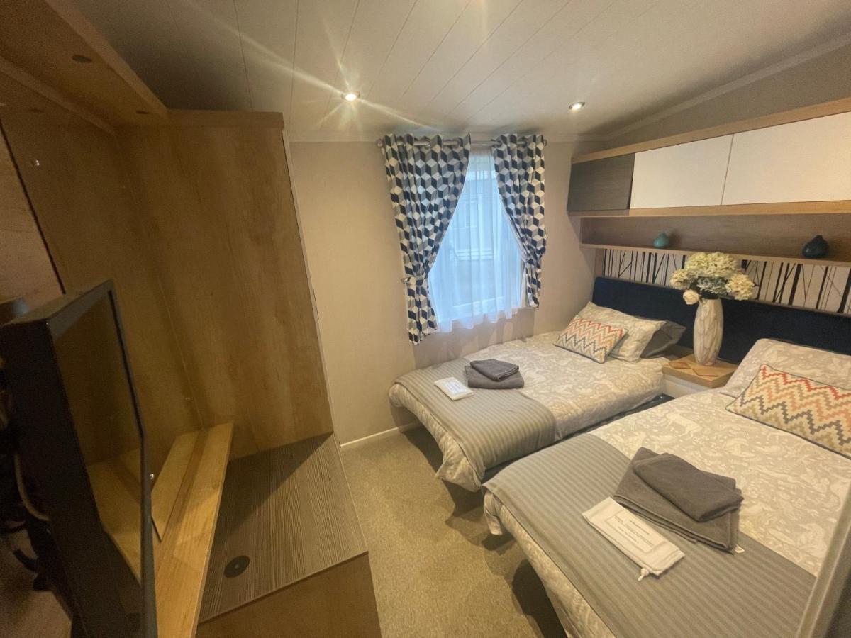 Indulgence Lakeside Lodge I3 With Hot Tub, Private Fishing Peg Situated At Tattershall Lakes Country Park מראה חיצוני תמונה